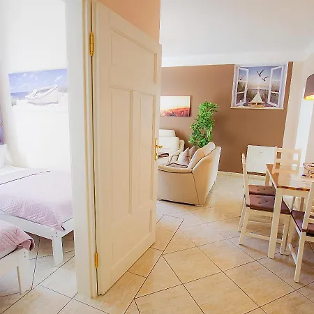 Sommerwind App1 - Strandpromenade Seitlicher Meerblick, Strandkorb Saisonal Apartment *